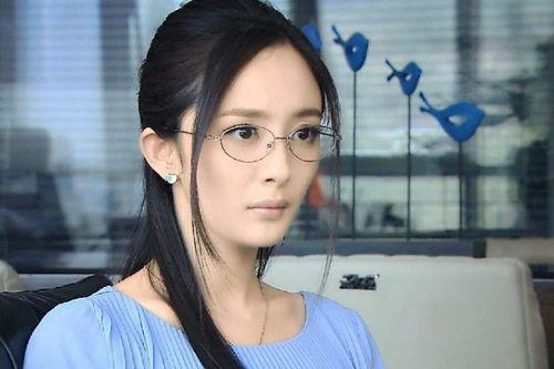 那位出名明星戴眼镜,揭秘戴眼镜的明星风采