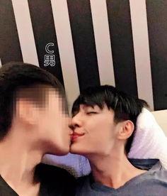 同性恋男明星,勇敢面对自我，绽放独特魅力